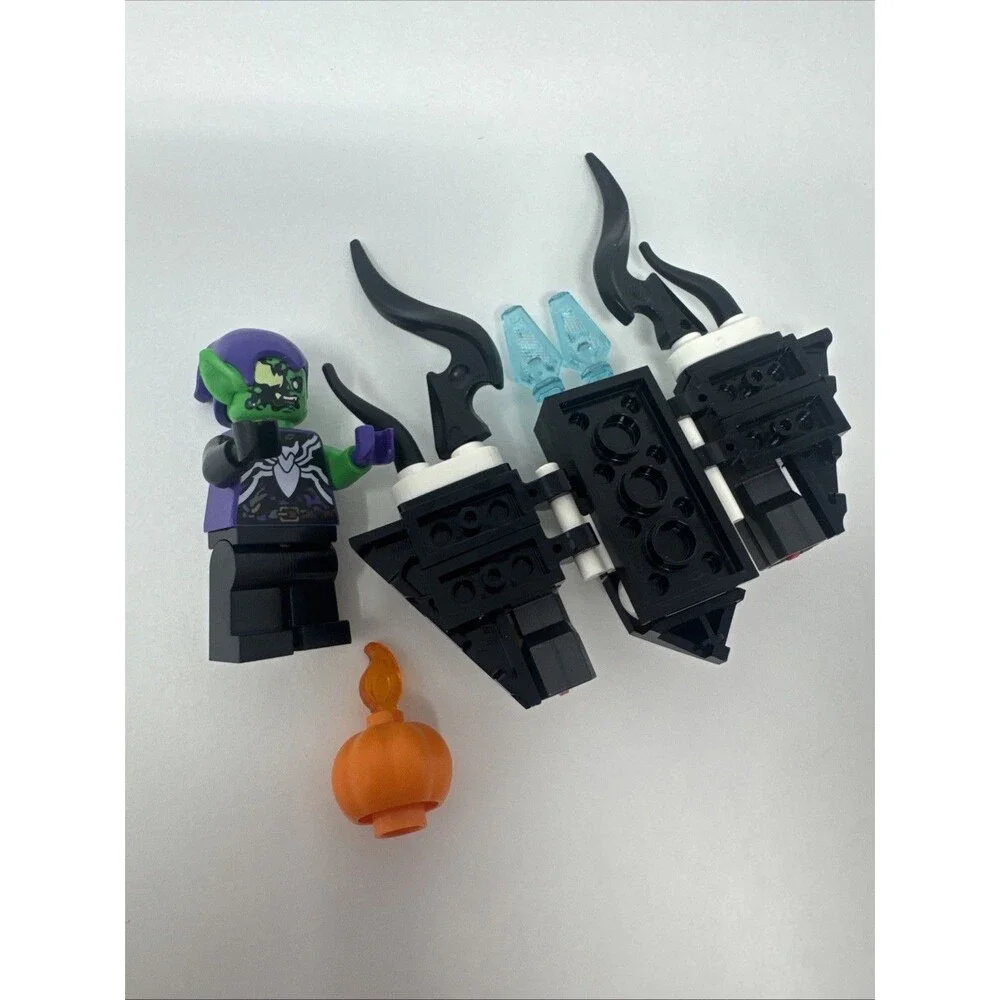 Lego Green Goblin Venomized Minifig sh0948 with Glider and pumpkin from 76279